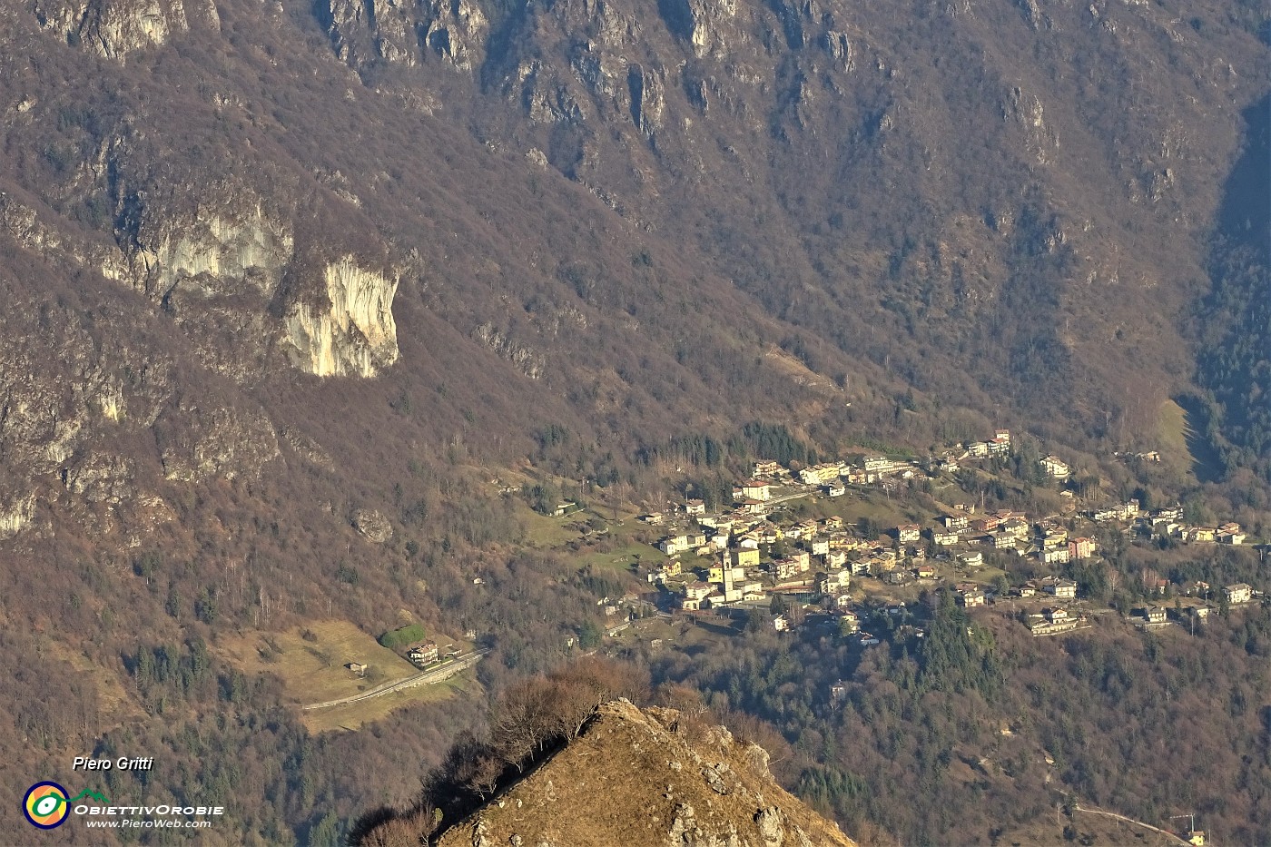 38 Zoom su Cornalba e la Corna Bianca.JPG